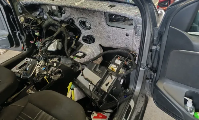 Changement d'un évaporateur de climatisation sur une Volkswagen polo, Croissy-sur-Seine, Garage du Roi